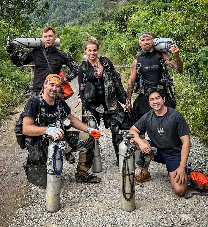 Koh Tao Divers team picture 